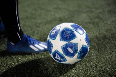 اليوروالإيطاليالعملةالموحدةفيقلبالاقتصادالإيطالي اليوروالإيطاليالعملةالموحدةفيقلبالاقتصادالإيطالي